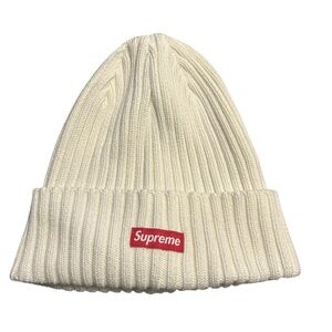 Supreme Off-white
Ribbed Beanie with Red
"Supreme" logo - One size